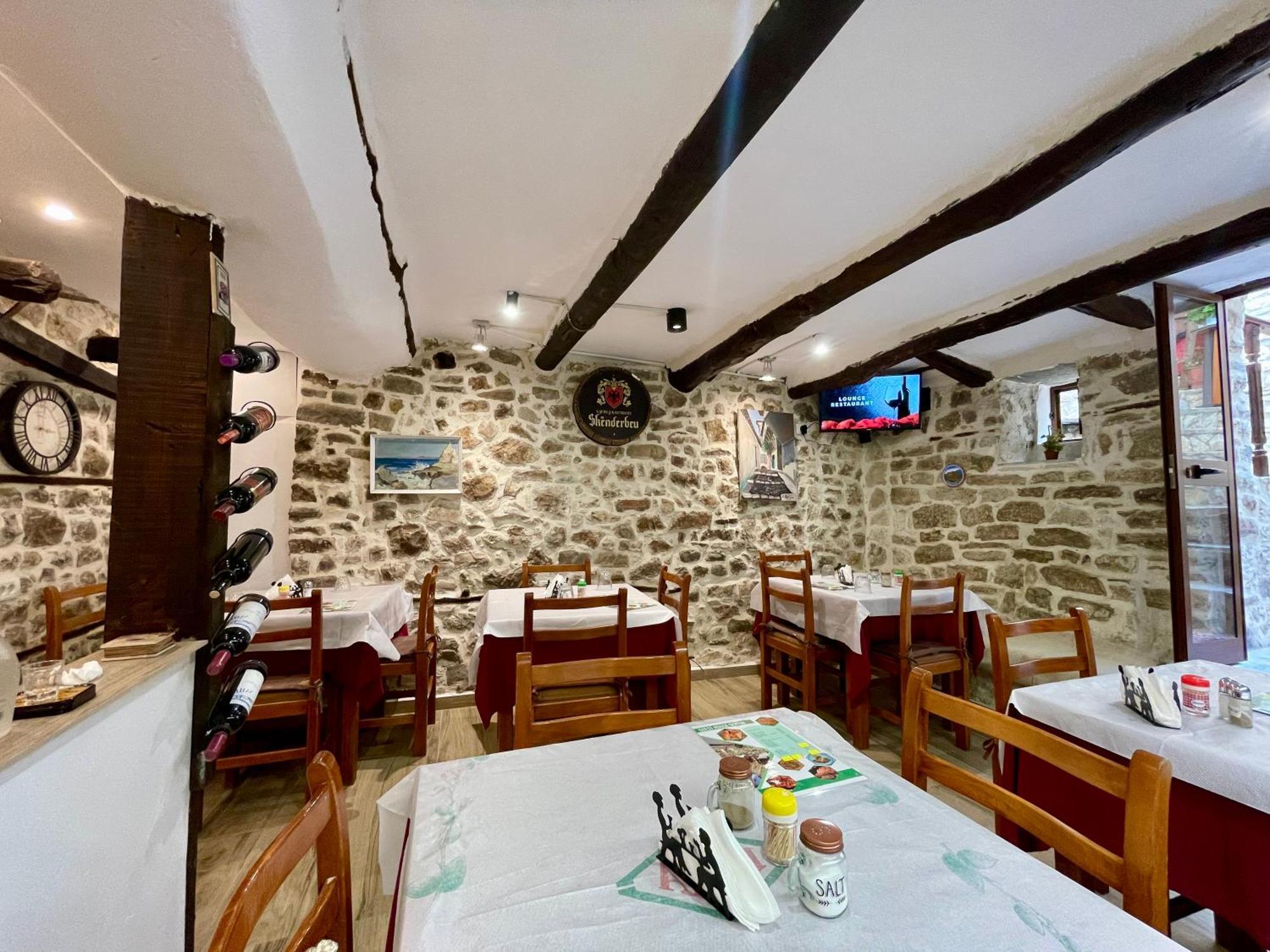 Restaurant & Guest House Semani Берат Экстерьер фото