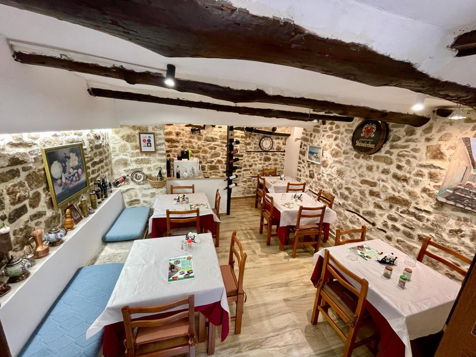 Restaurant & Guest House Semani Берат Экстерьер фото