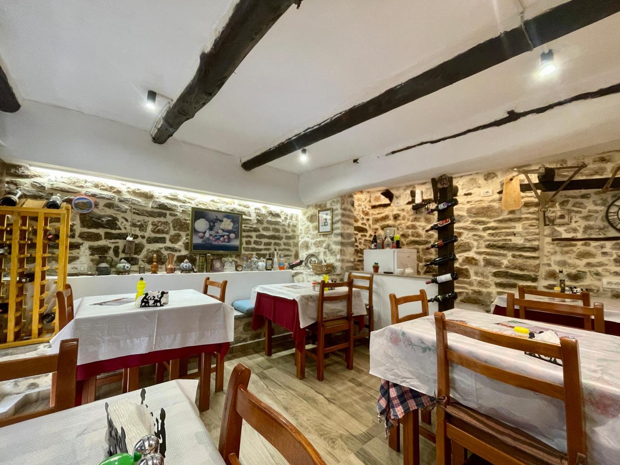 Restaurant & Guest House Semani Берат Экстерьер фото