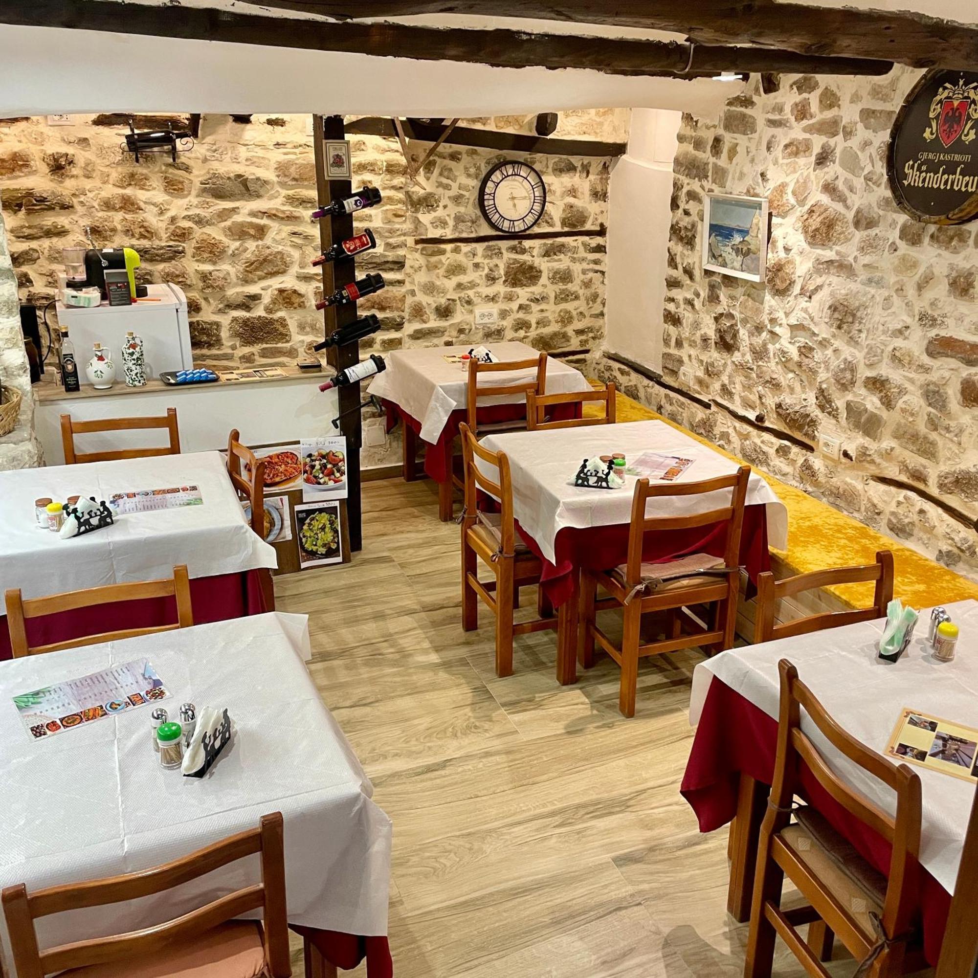Restaurant & Guest House Semani Берат Экстерьер фото